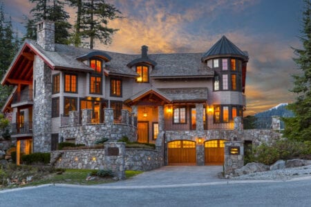 Chateau Mondeau Kadenwood Whistler