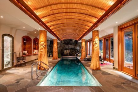 Aksasha Estate Whistler Luxury Vacation Rental with Pool, Sauna and Hot Tub